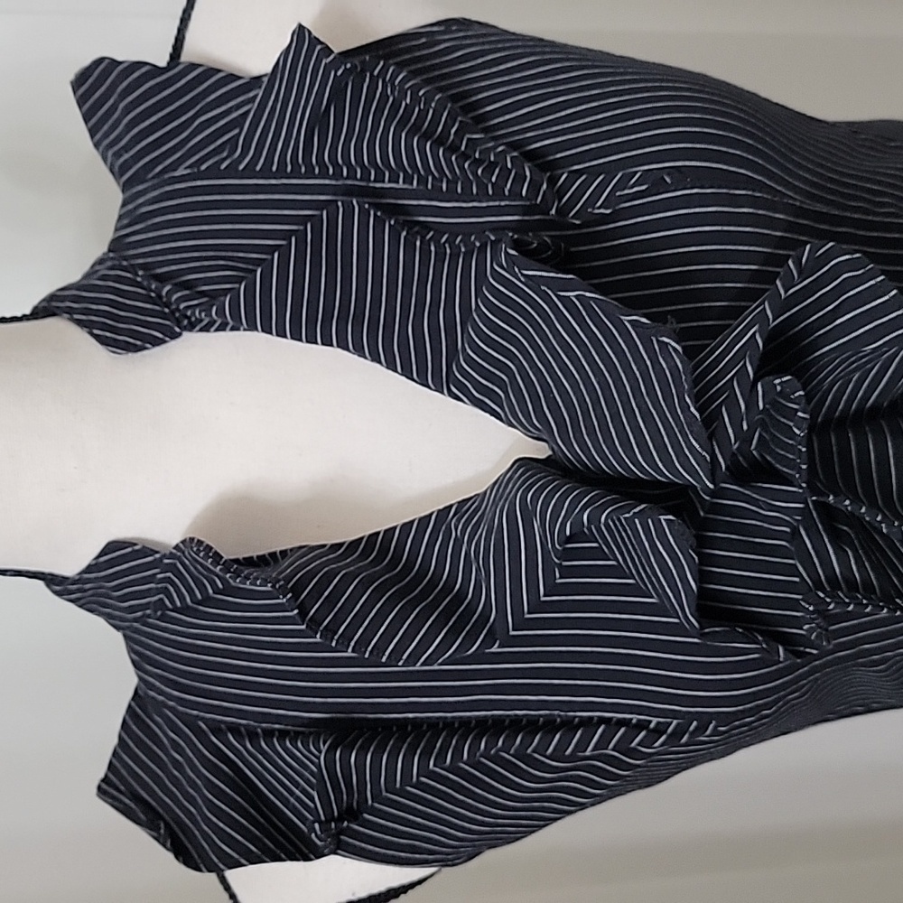 Express Size XS Black White Stripe Ruffle Front Sleeveless Blouse, Exc Used Cond - Picture 2 of 12